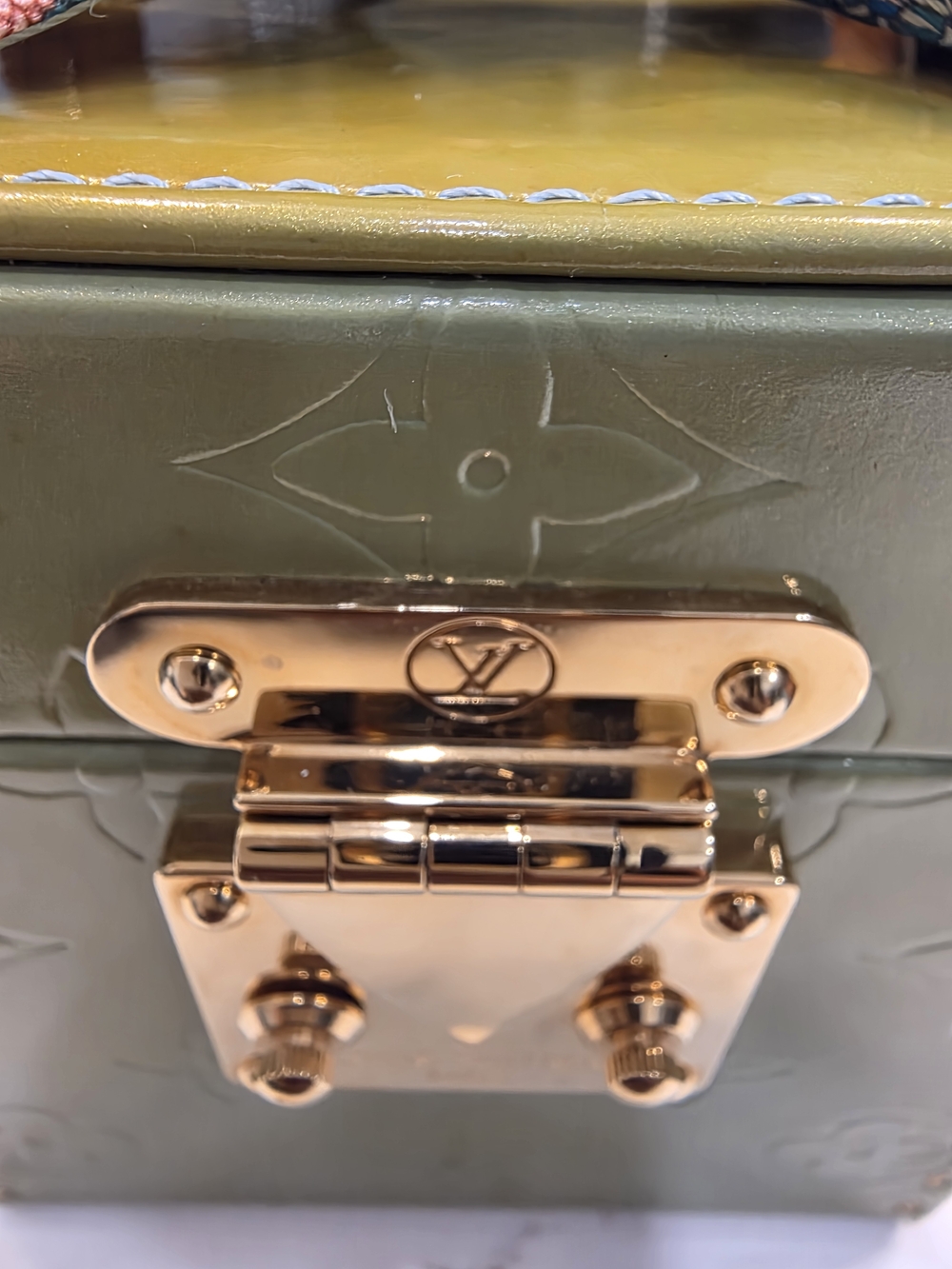 Louis Vuitton Green Monogram Vernis Leather Bleecker Box - Picture 4 of 17